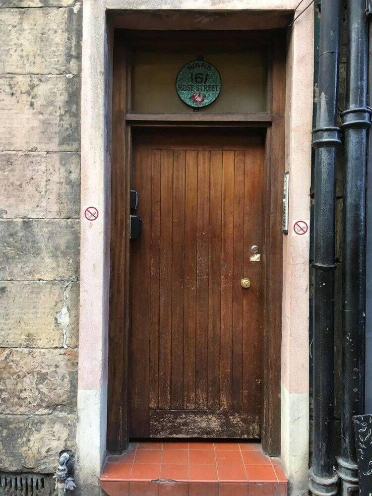 Perfect Location - Stylish 2bd Rose St Apartment