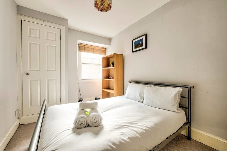 Perfect Location! - Charming Rose St Apart For 4