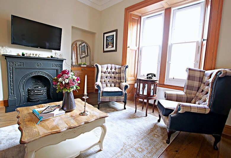 Gorgeous Two Bedroom Apartment With Castle Views