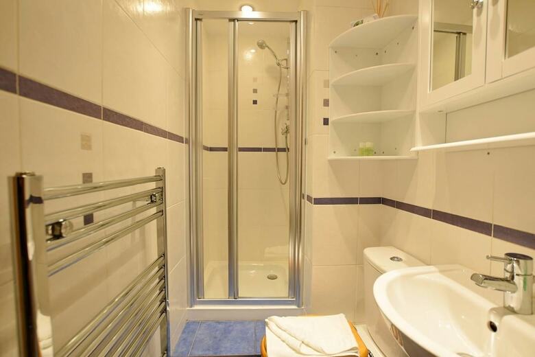 Gorgeous Two Bedroom Apartment With Castle Views