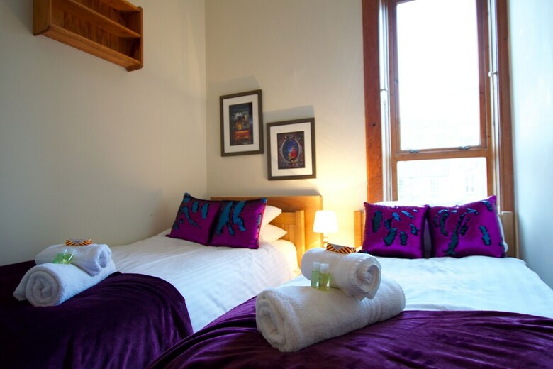Gorgeous Two Bedroom Apartment With Castle Views