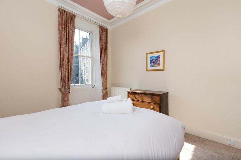 Apartamentos Lovely New Town 2-bedroom Flat With Fireplace