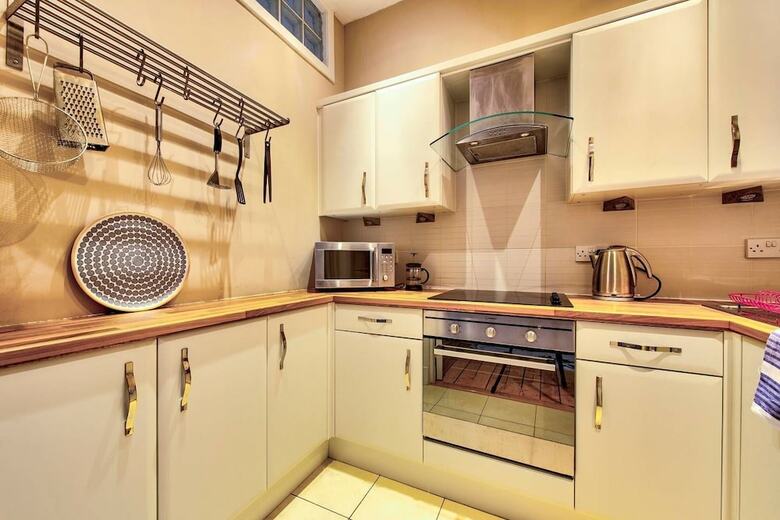 Apartamentos Naturally Well-lit And Intimate 2-bedroom West End Apt