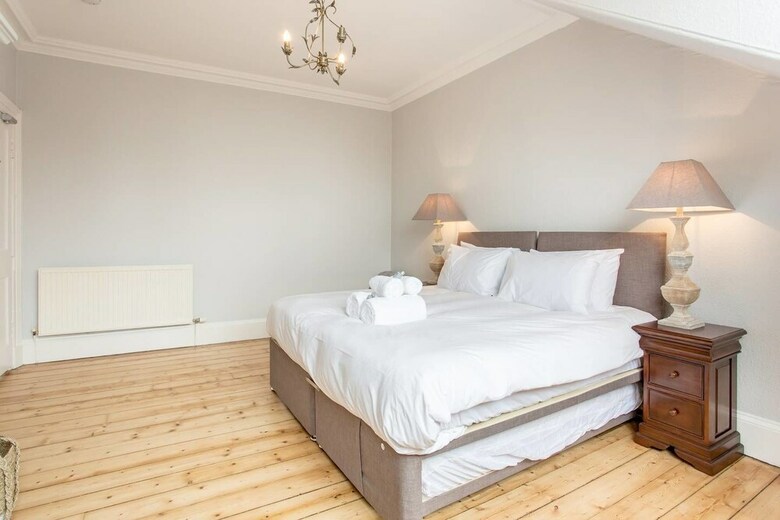 Spacious New Town 3 Bedroom Apartment