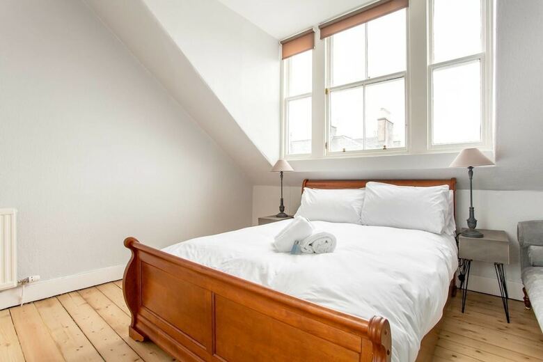 Spacious New Town 3 Bedroom Apartment
