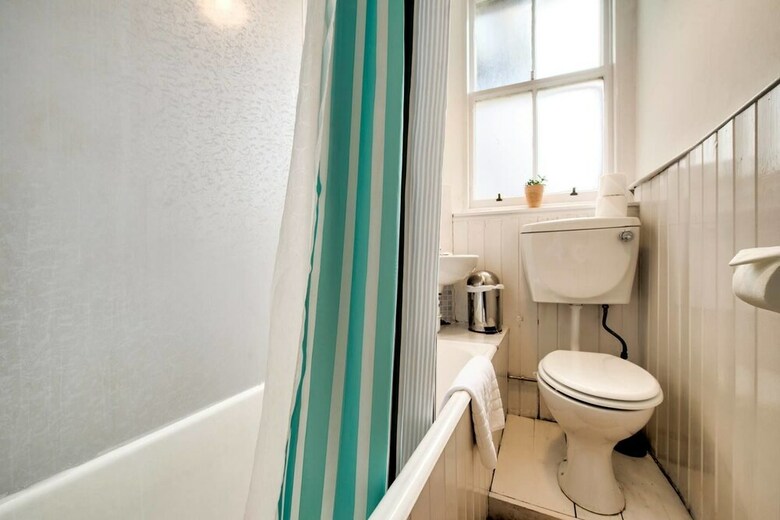 Victorian Apartment In Lively Marchmont