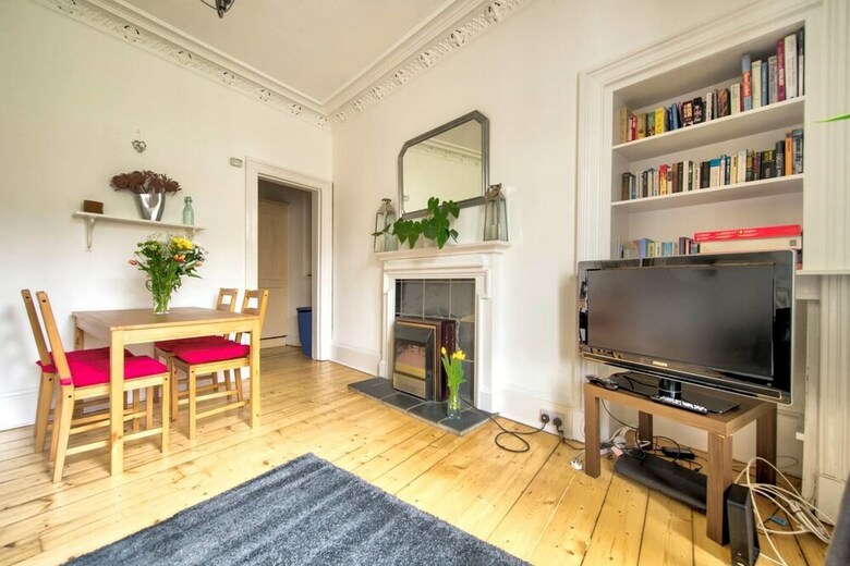 Victorian Apartment In Lively Marchmont