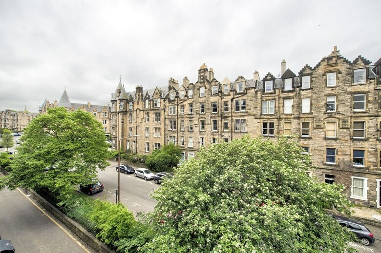Victorian Apartment In Lively Marchmont