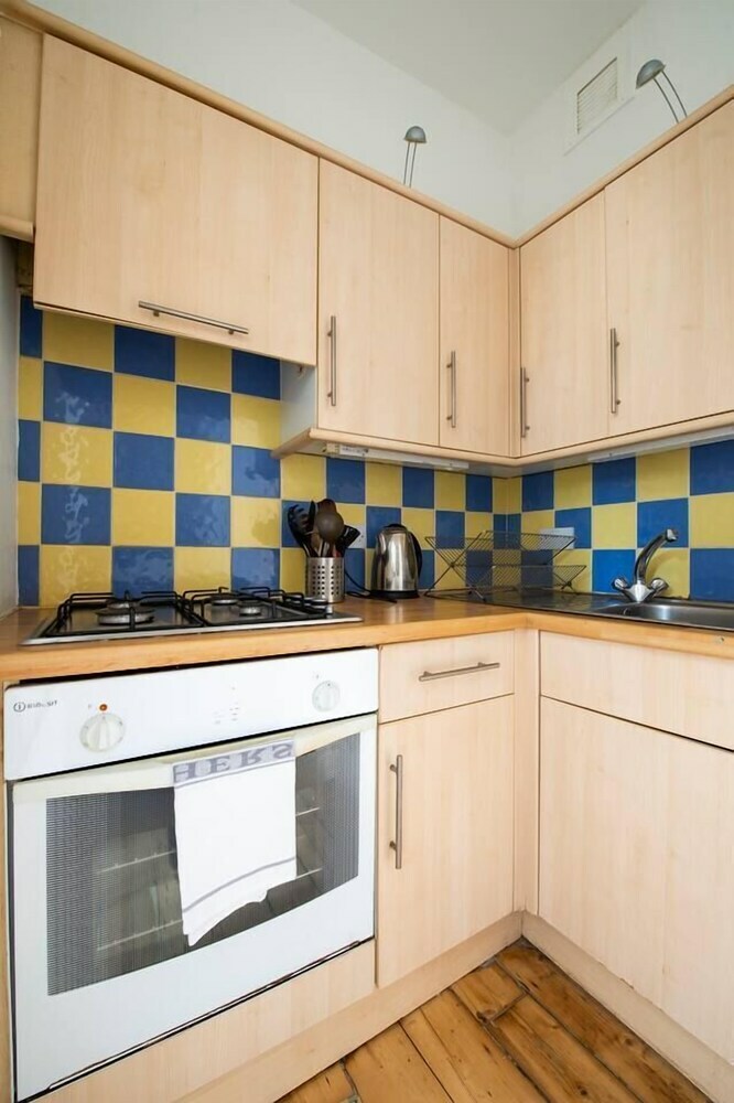 Victorian Apartment In Lively Marchmont