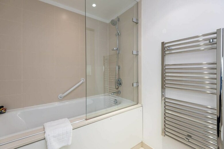 Modern Yet Homely Quartermile Apartment With Elevator