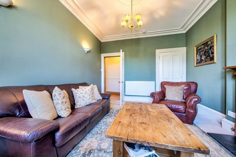 Old Town 1-bed Apartment With Stunning Views