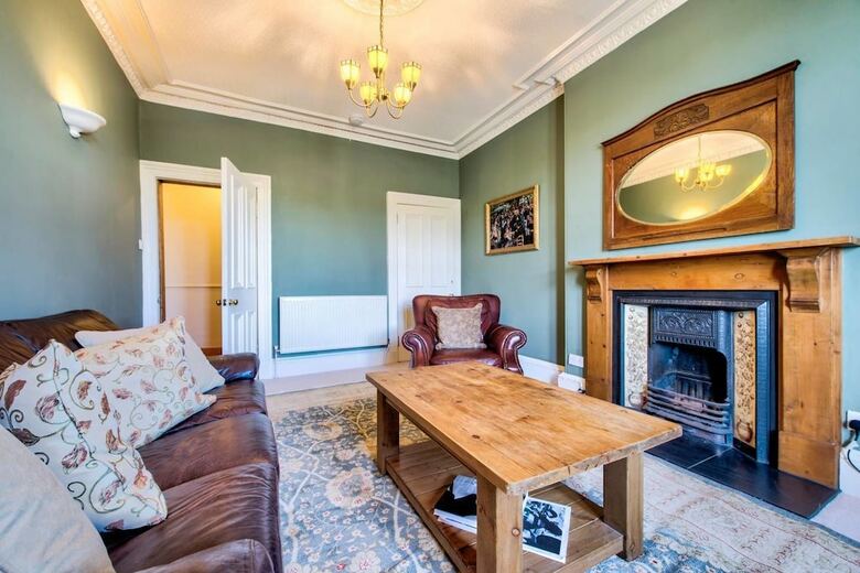Old Town 1-bed Apartment With Stunning Views