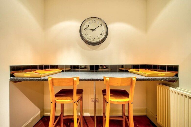 Quiet New Town Apartment
