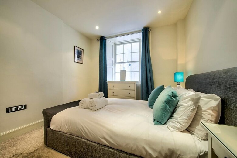 Quiet New Town Apartment