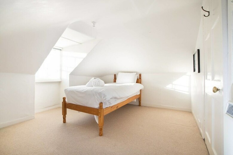 Huge Castle Street Apartment