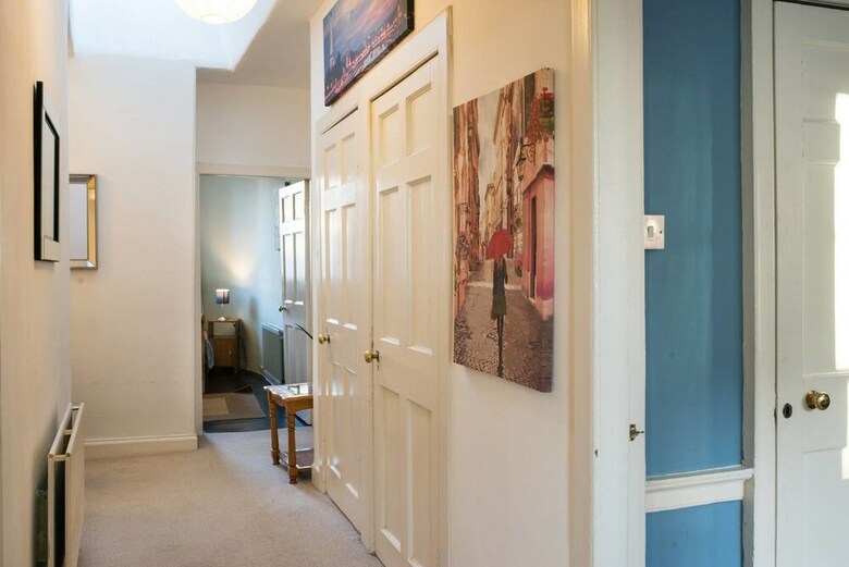 Huge Castle Street Apartment