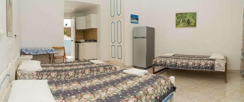 Hotel Anna Studios & Apartments
