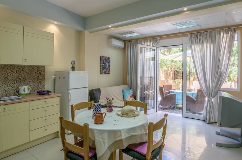 Aloe Apartments & Studios