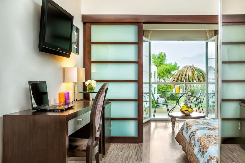 Elinotel Apolamare Hotel