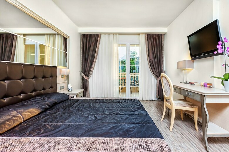 Elinotel Apolamare Hotel