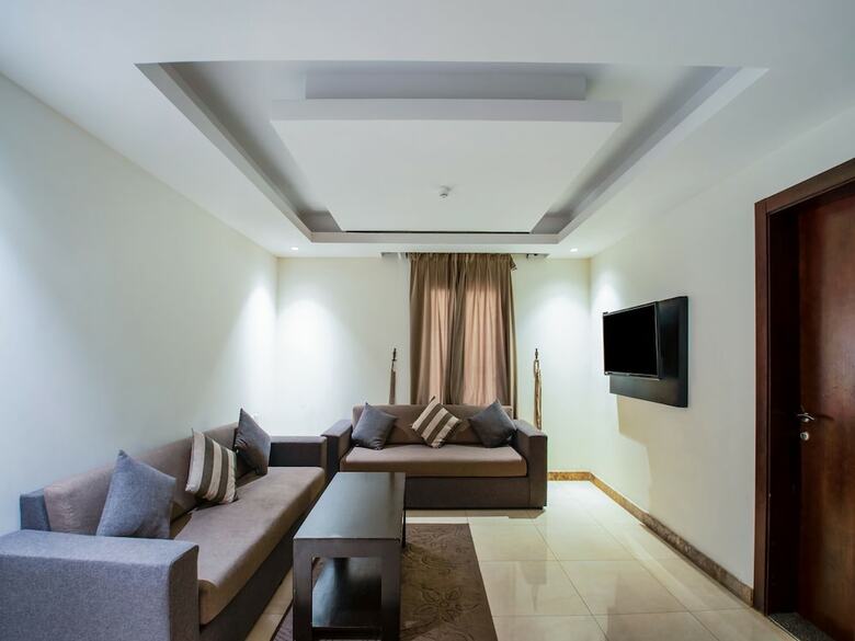 Oyo 200 Majestic Houses