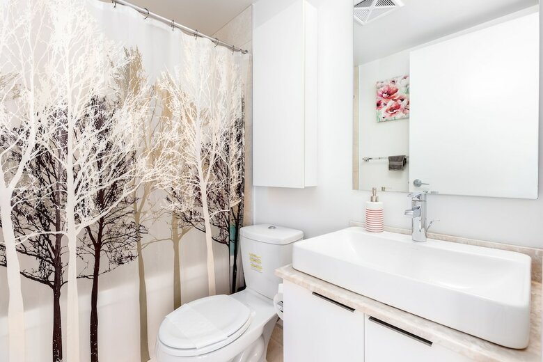 Topline Suites - Ice Condos