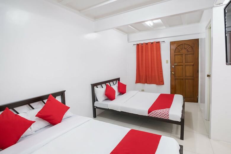 Hotel Oyo 179 Aguados Place