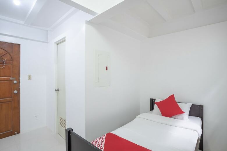 Hotel Oyo 179 Aguados Place