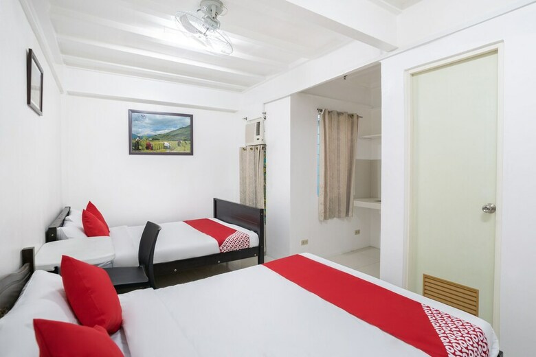 Hotel Oyo 179 Aguados Place