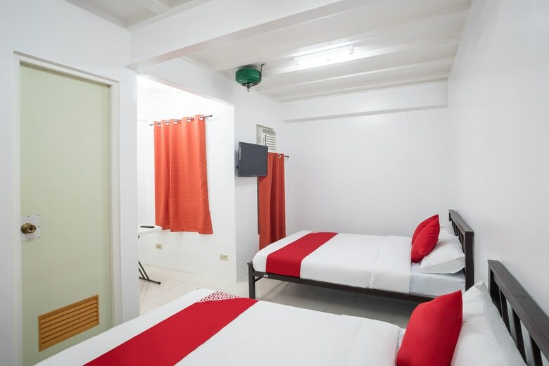 Hotel Oyo 179 Aguados Place
