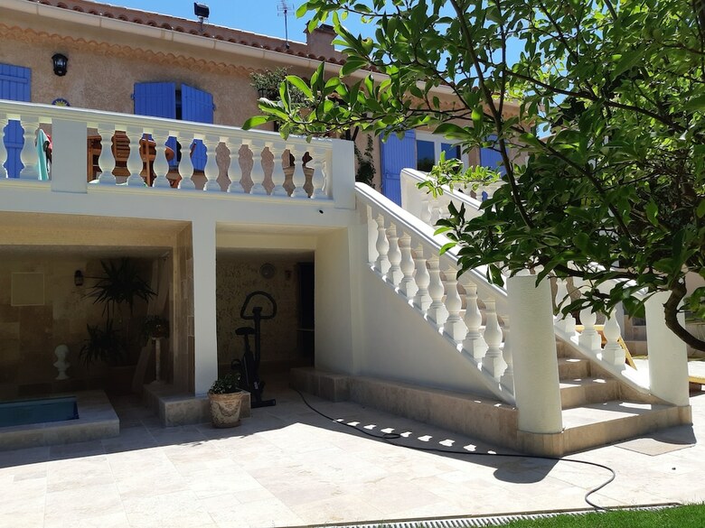 Villa La Licorne Piscine, Jacuzzi, Massages,tennis