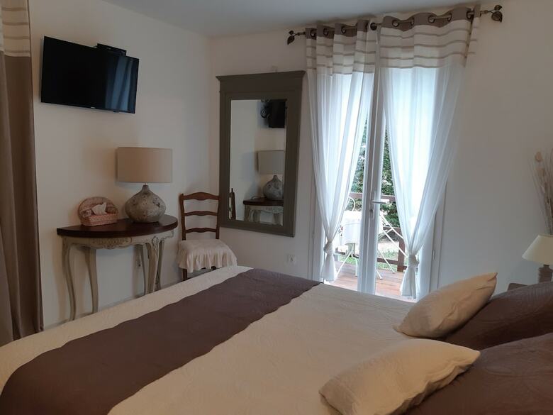 Villa La Licorne Piscine, Jacuzzi, Massages,tennis