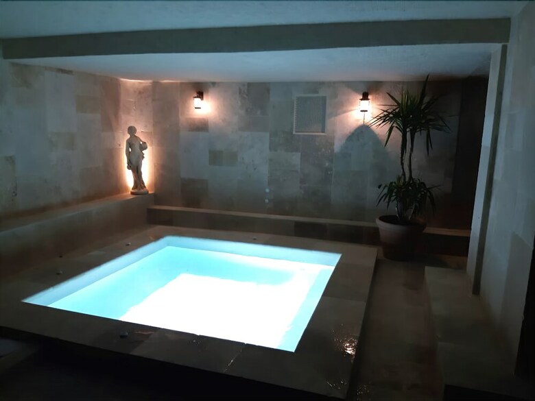 Villa La Licorne Piscine, Jacuzzi, Massages,tennis