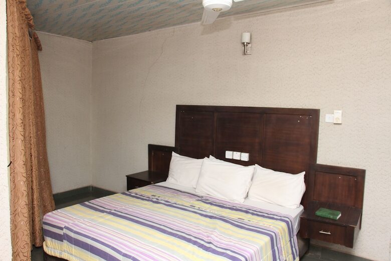 Halims Hotel & Towers