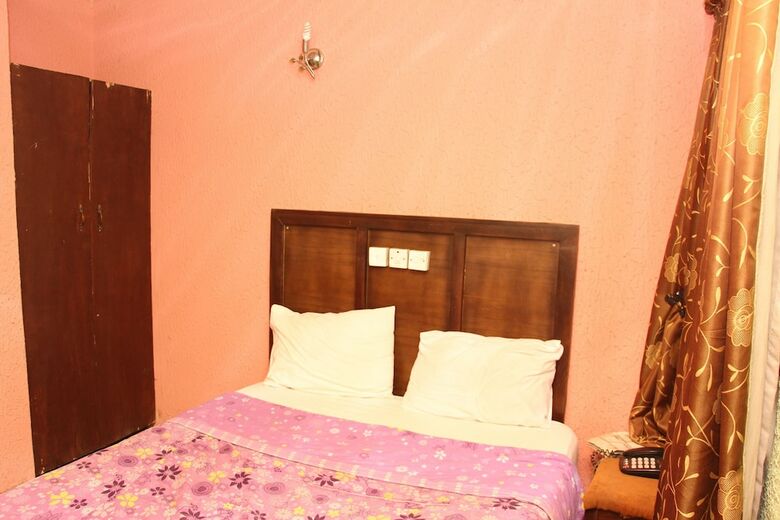 Halims Hotel & Towers