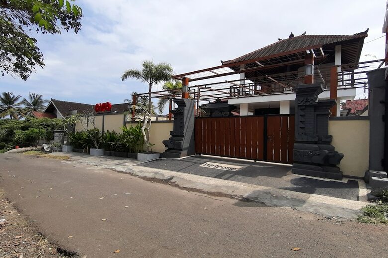 Hostal Oyo 915 Villa Sari