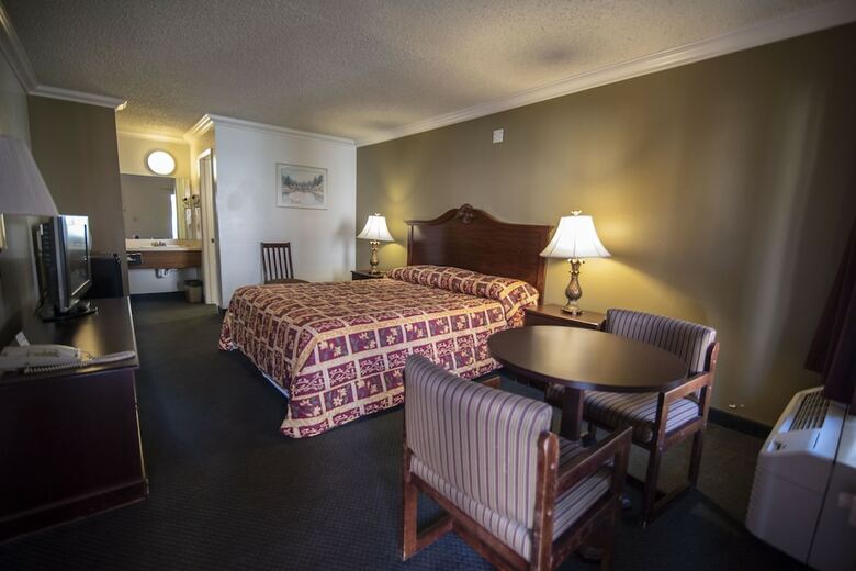 Hotel National 9 Inn