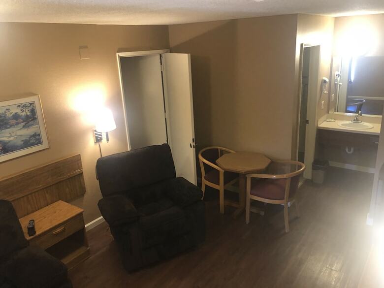 Hotel National 9 Inn
