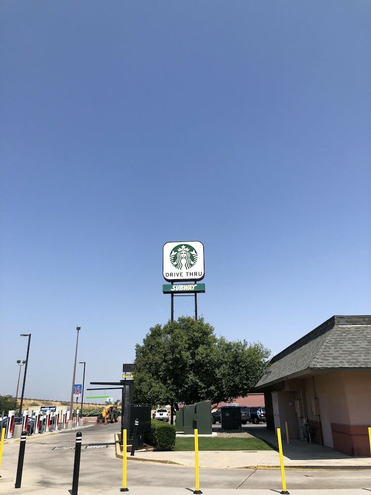 Hotel National 9 Inn