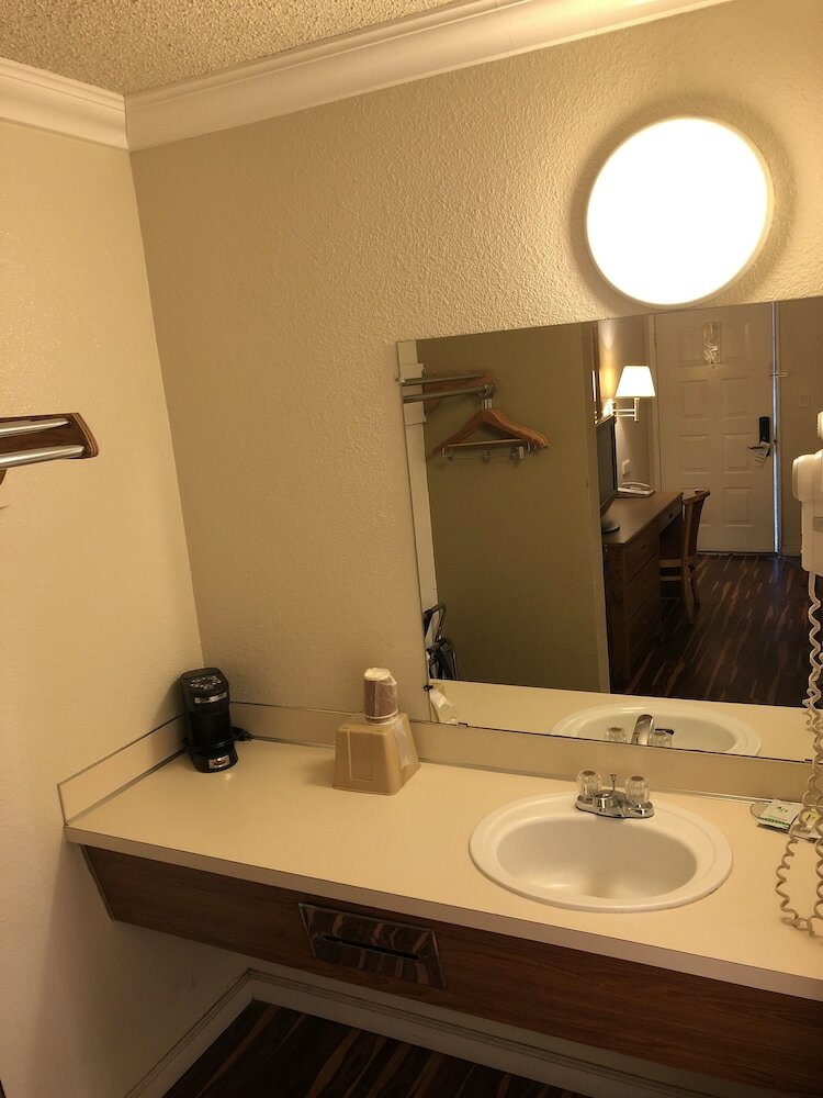 Hotel National 9 Inn