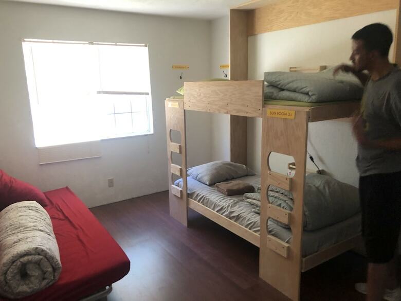 Hostal Whole Family - Wholeville