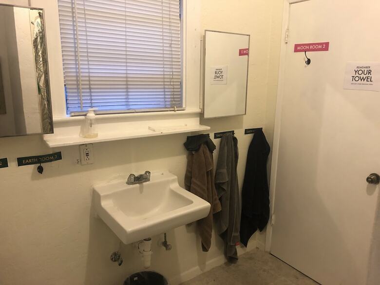 Hostal Whole Family - Wholeville