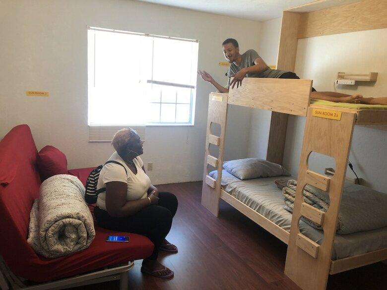 Hostal Whole Family - Wholeville