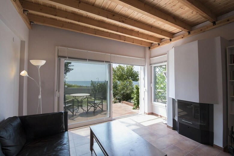 #halu! Modern & Cozy Seafront Villa