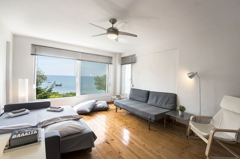 #halu! Modern & Cozy Seafront Villa