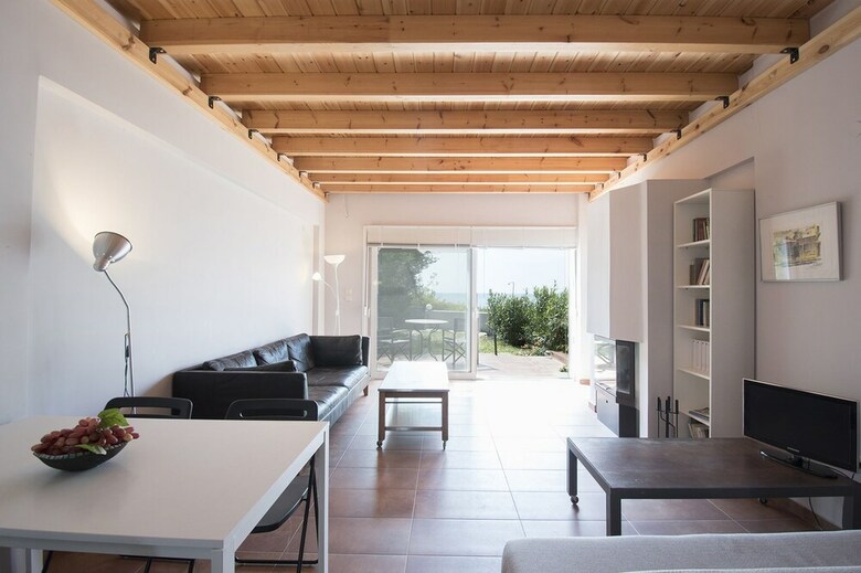 #halu! Modern & Cozy Seafront Villa