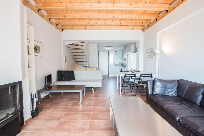 #halu! Modern & Cozy Seafront Villa