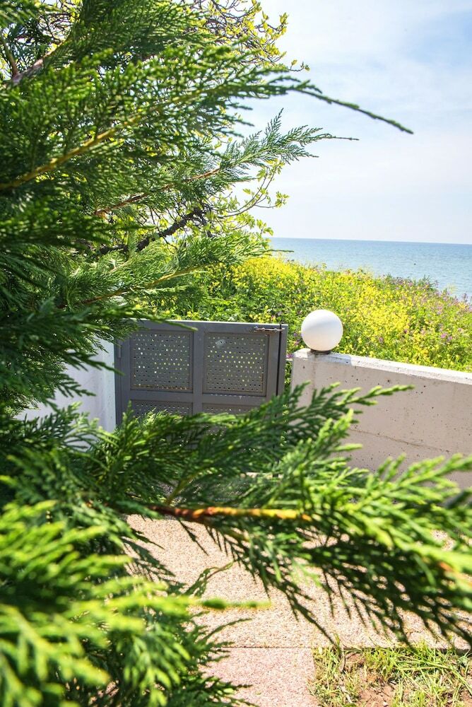 #halu! Modern & Cozy Seafront Villa