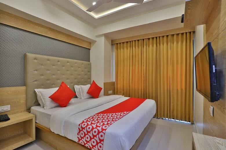 Hotel Acme By Sky Stays