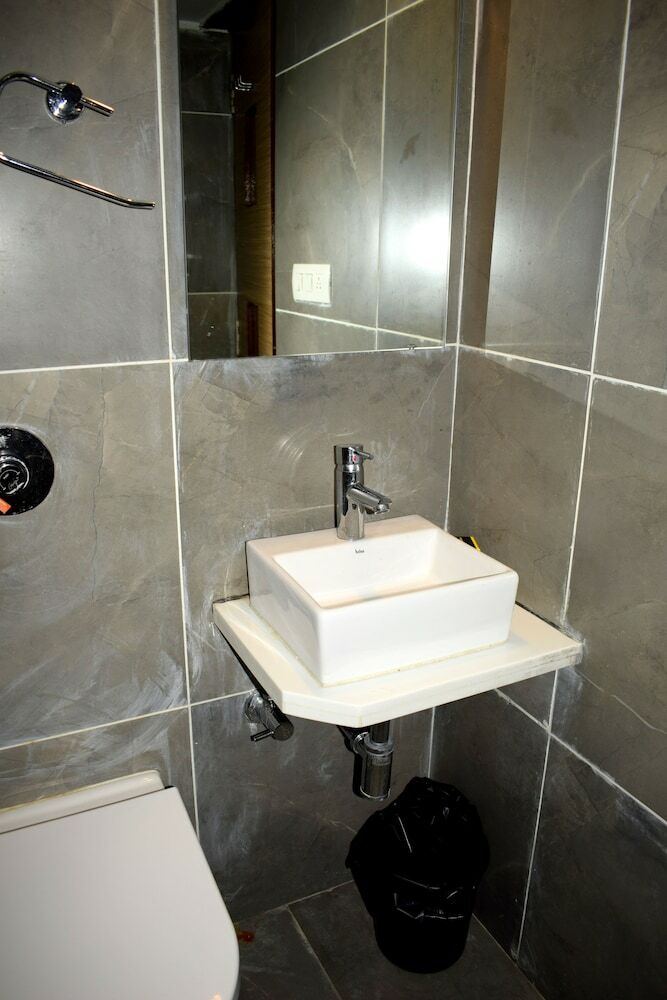 Hotel Acme By Sky Stays